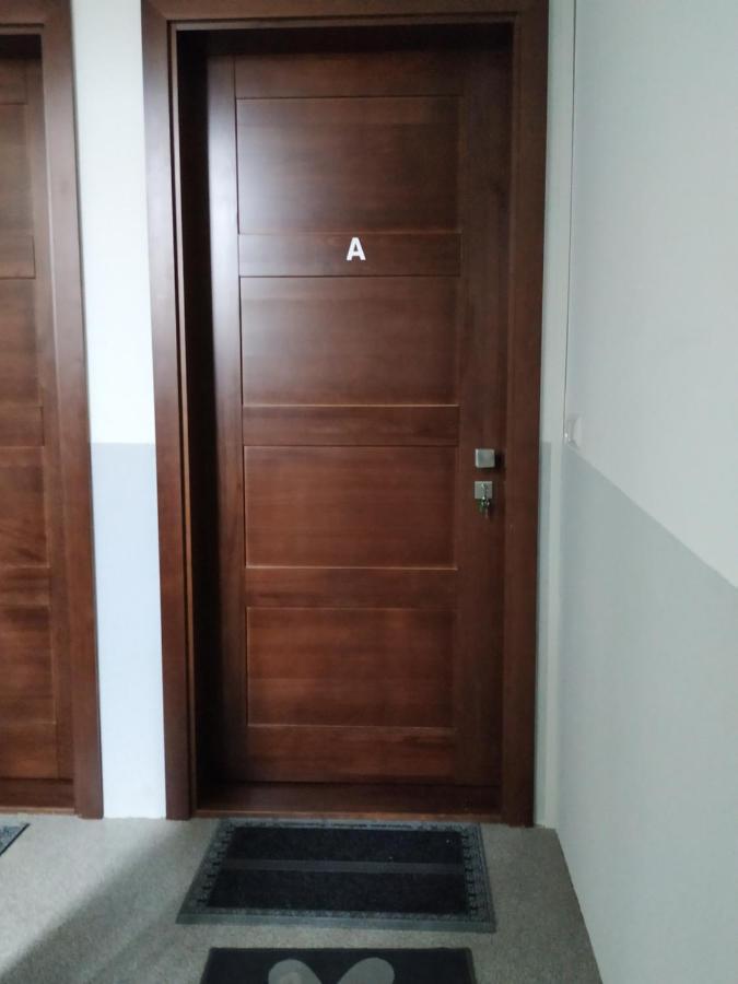 דירות שקאודיטז Mehrfamilien Haus מראה חיצוני תמונה