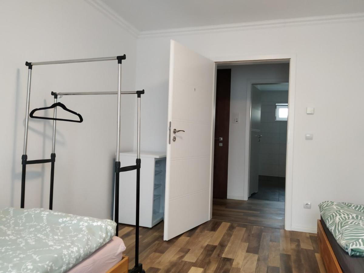 דירות שקאודיטז Mehrfamilien Haus מראה חיצוני תמונה