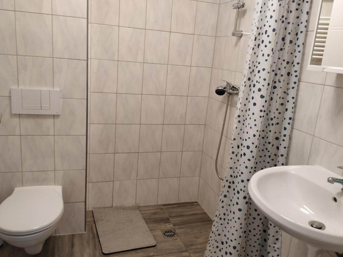 דירות שקאודיטז Mehrfamilien Haus מראה חיצוני תמונה