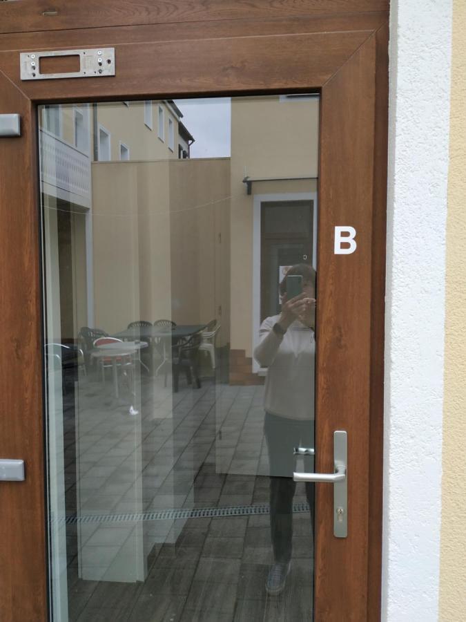 דירות שקאודיטז Mehrfamilien Haus מראה חיצוני תמונה