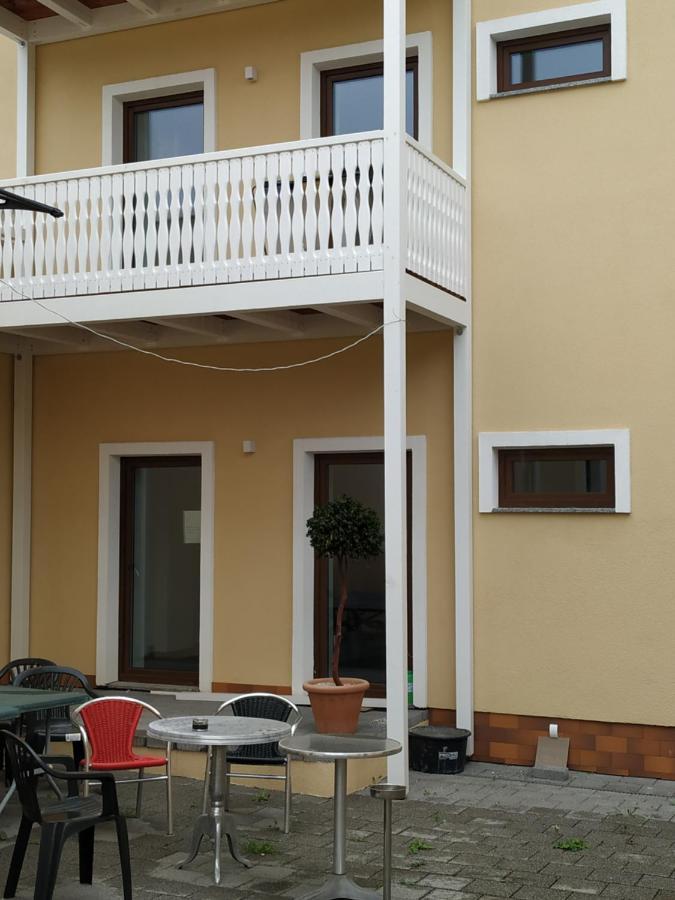 דירות שקאודיטז Mehrfamilien Haus מראה חיצוני תמונה