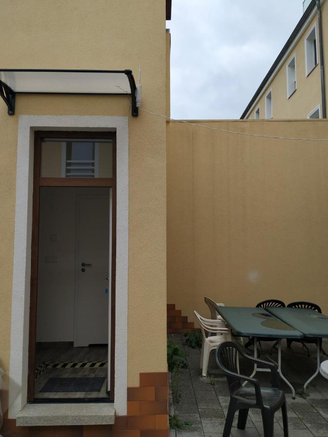 דירות שקאודיטז Mehrfamilien Haus מראה חיצוני תמונה