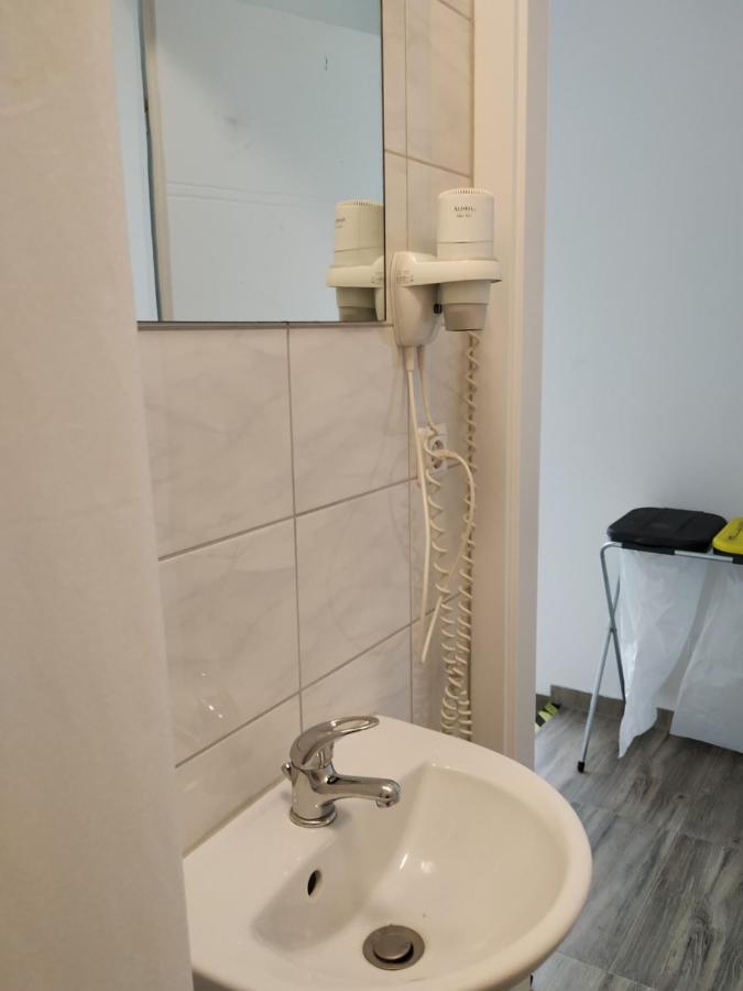 דירות שקאודיטז Mehrfamilien Haus מראה חיצוני תמונה