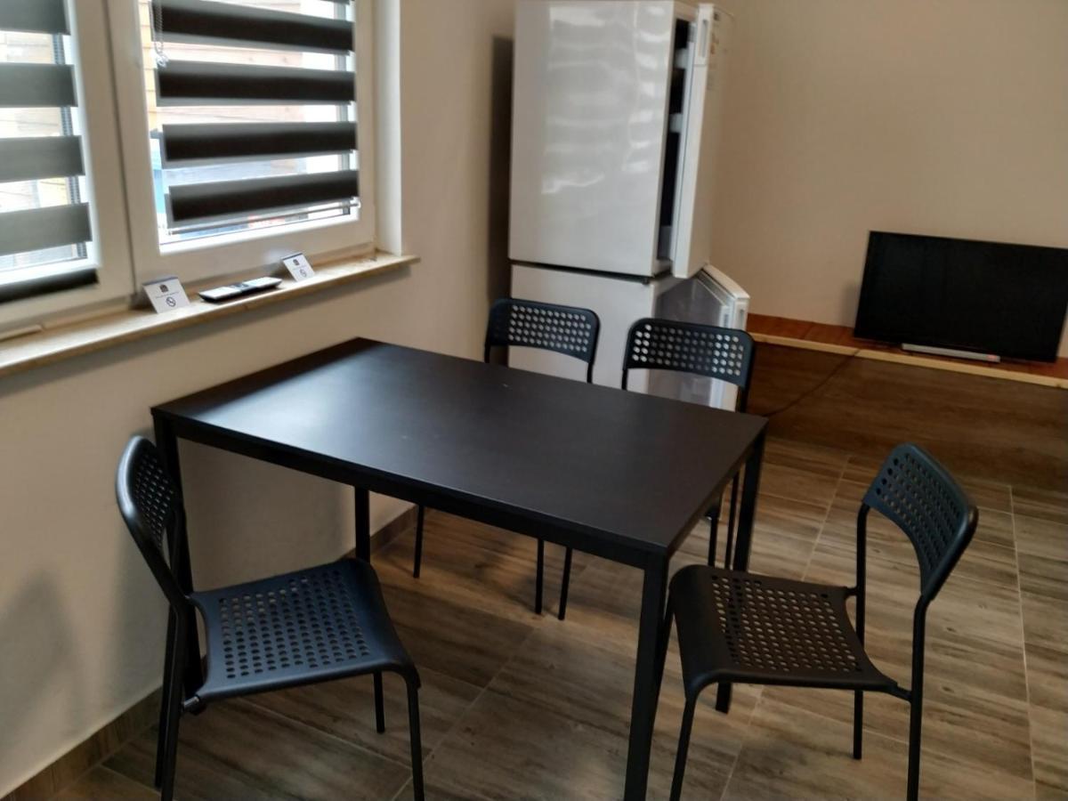דירות שקאודיטז Mehrfamilien Haus מראה חיצוני תמונה