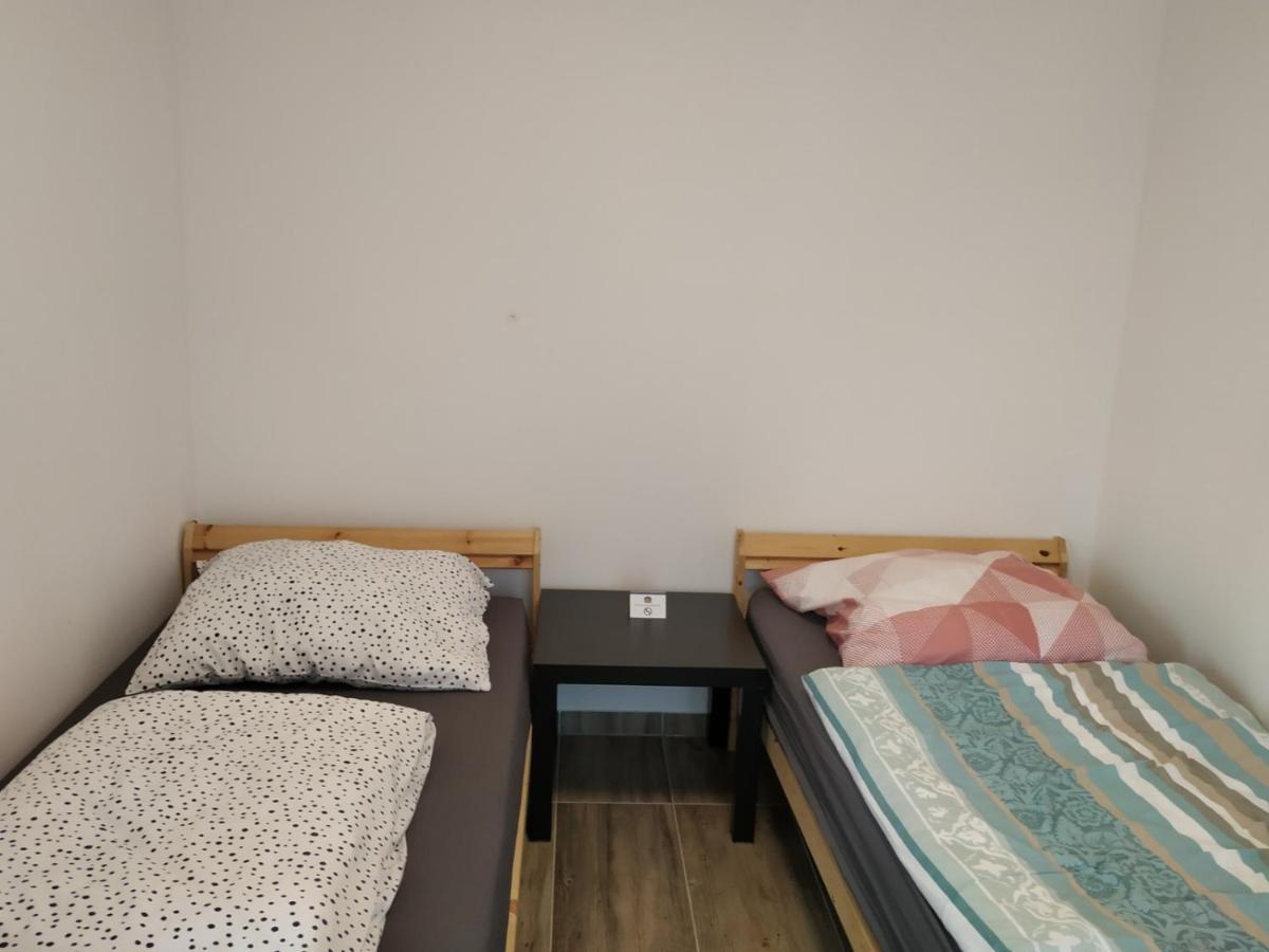 דירות שקאודיטז Mehrfamilien Haus מראה חיצוני תמונה